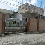 Oyo Life 92543 Ratu Sakti Residence Syariah